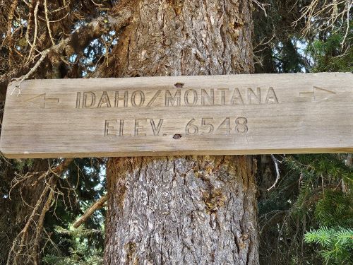 Stateline Sign